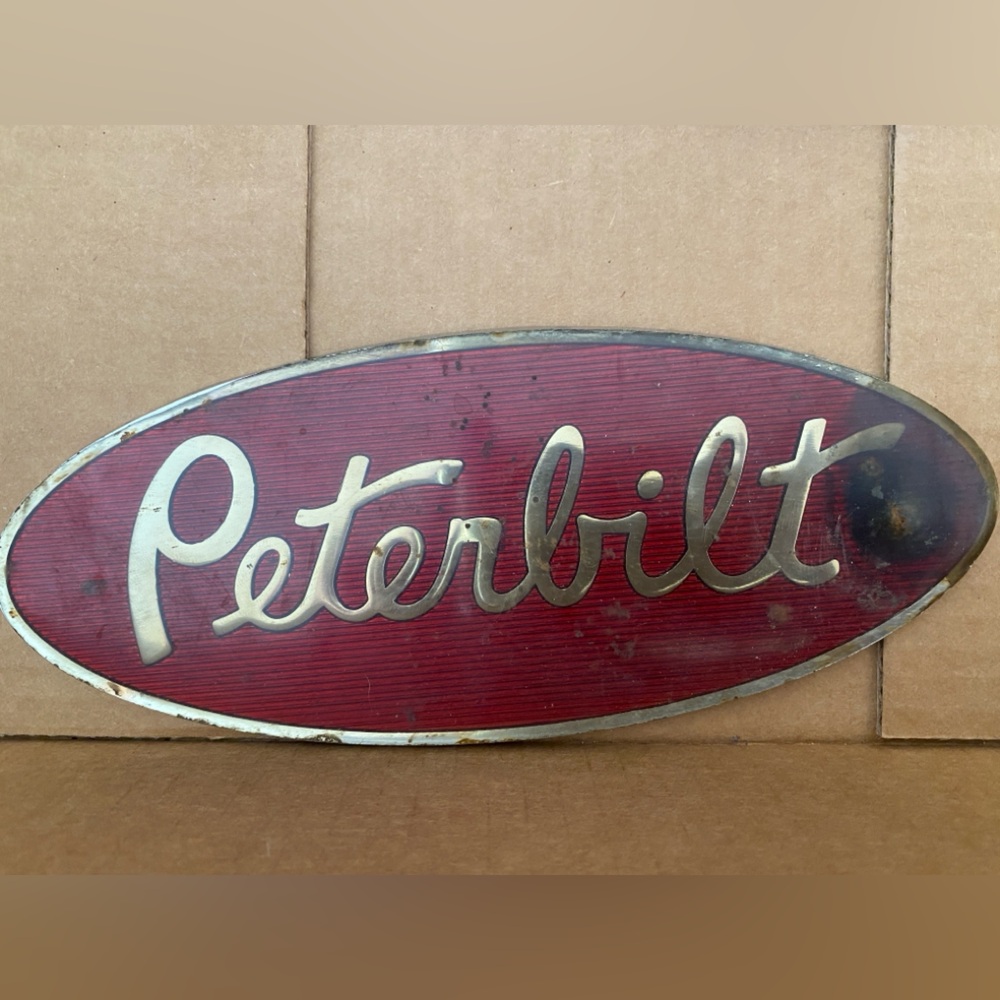 Decor, Red and Silver Peterbilt